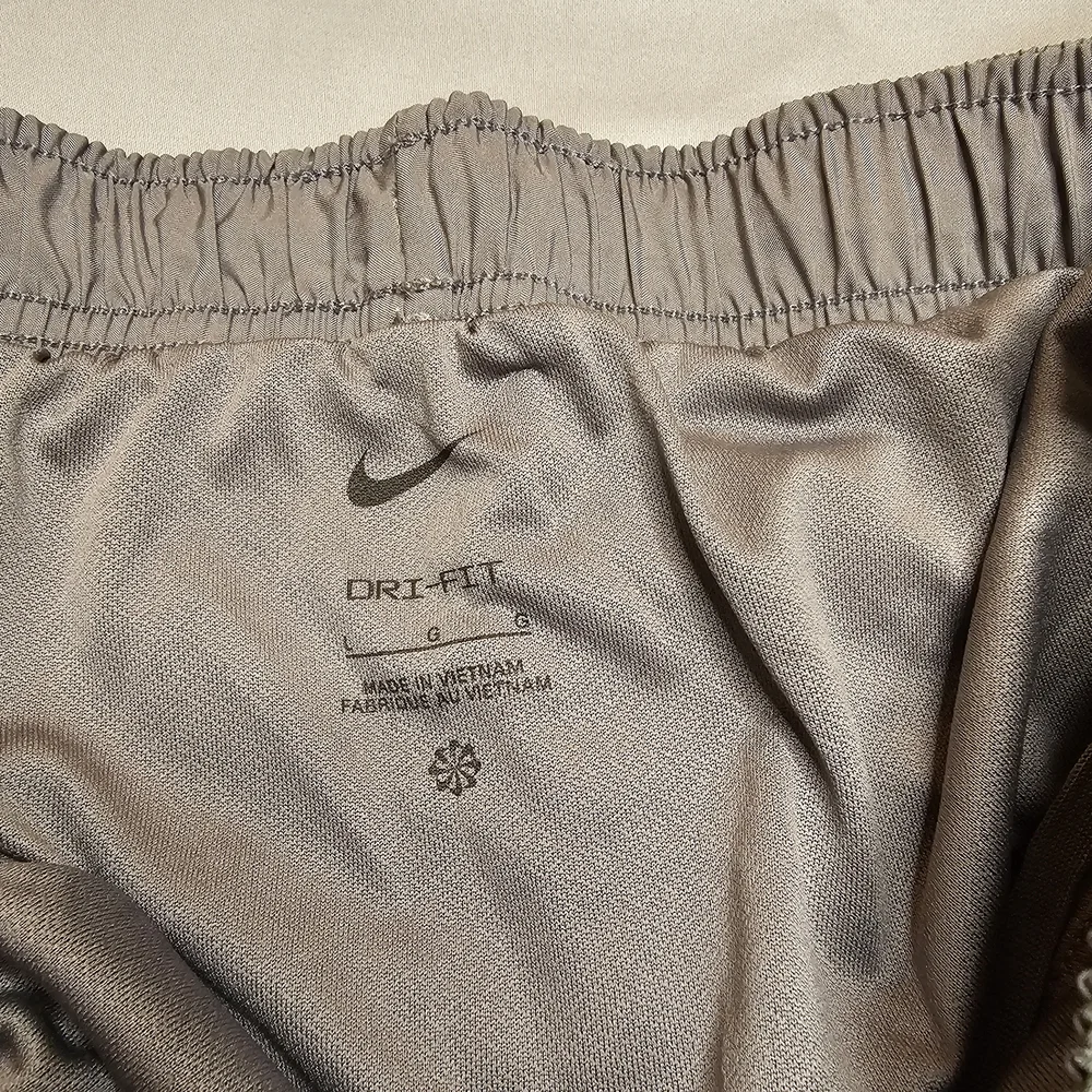 Nike Women's Gray‎ Dri Fit Athletic Shorts - Picture 3 of 4